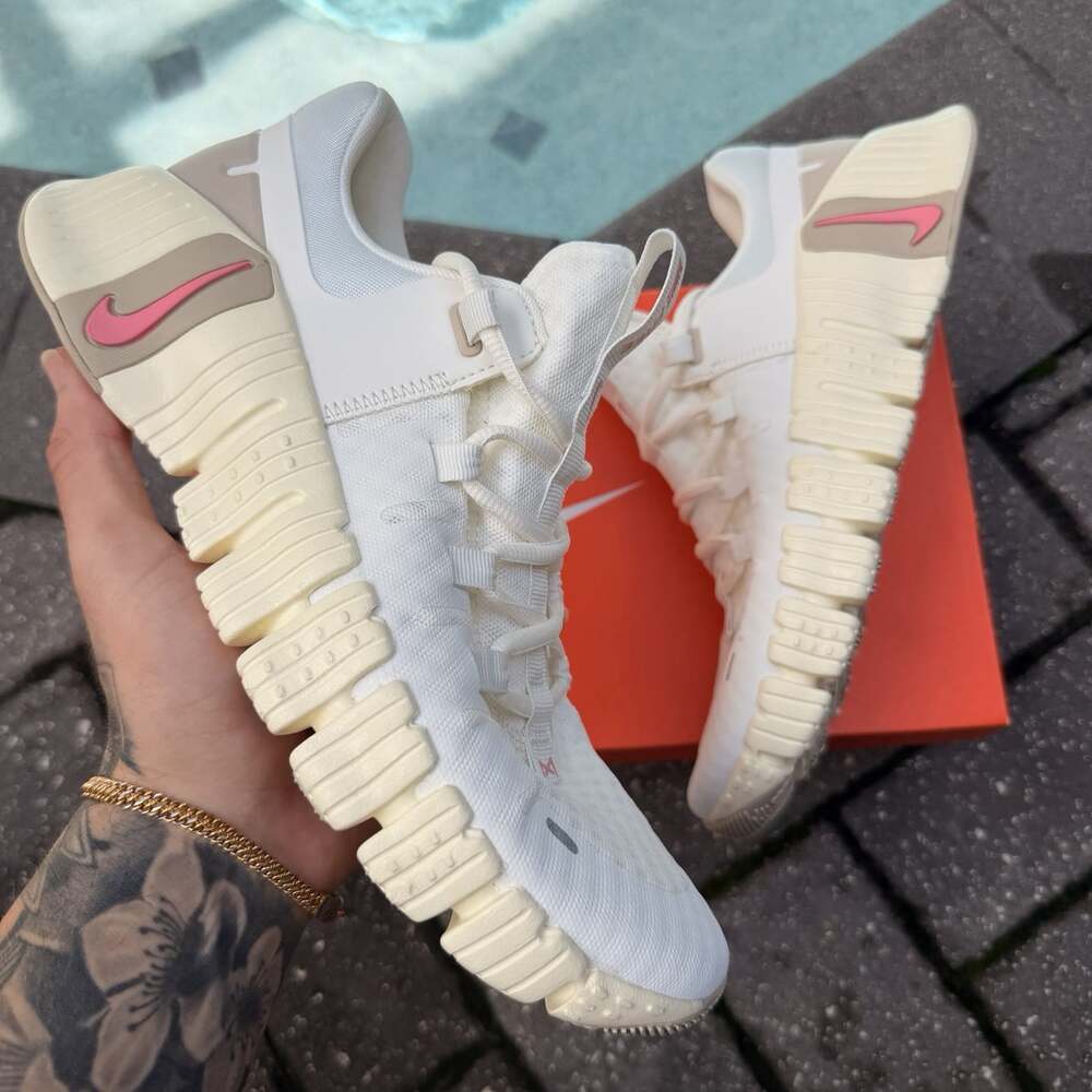 NIKE FREE METCON 5 SAIL SANDDRIFT WOMENS SIZE 11 DV3950 100 Brand New